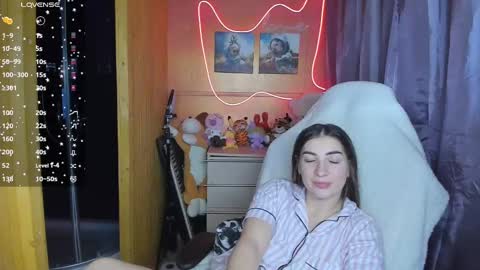 Snapshot of miss_tasy chatting on 03-08-25, 03:35 Melanie January 15th is my birthday there will be an interesting show online show from 03-08-25, 03:35