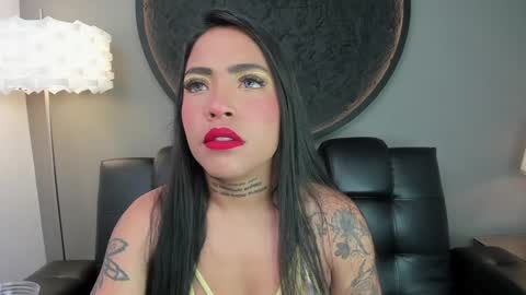 Snapshot of miss_vaiolette chatting on 12-18-24, 11:02 Vaiolette online show from 12-18-24, 11:02