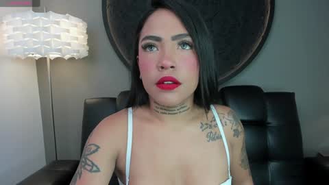 Snapshot of miss_vaiolette chatting on 12-19-24, 11:07 Vaiolette online show from 12-19-24, 11:07