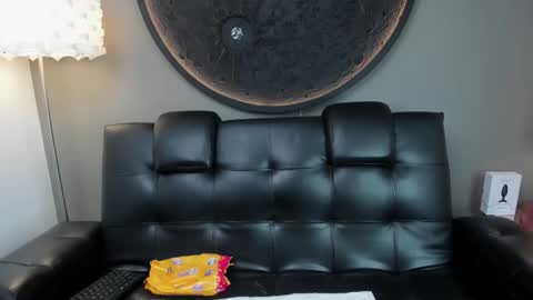 Snapshot of miss_vaiolette chatting on 02-10-25, 02:05 Vaiolette online show from 02-10-25, 02:05