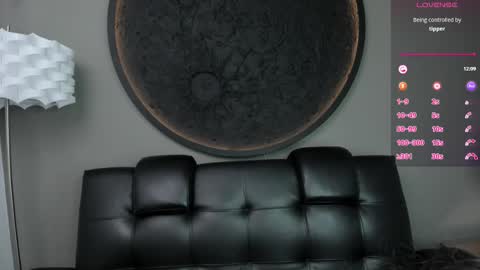 Snapshot of miss_vaiolette chatting on 02-17-25, 11:02 Vaiolette online show from 02-17-25, 11:02