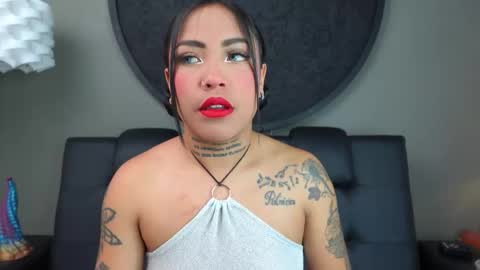 Snapshot of miss_vaiolette chatting on 10-29-25, 11:23 Vaiolette online show from 10-29-25, 11:23