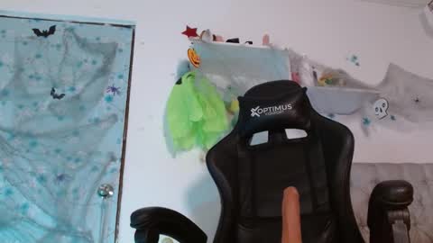 Snapshot of miss_valery2 chatting on 10-17-25, 12:58 hanna    online show from 10-17-25, 12:58