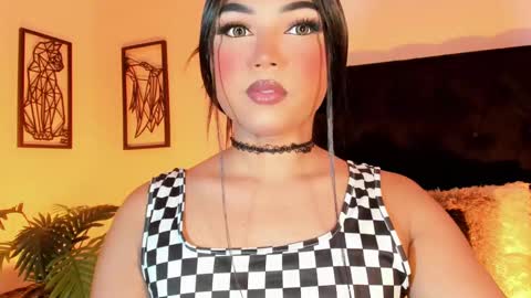 Snapshot of miss_zz chatting on 11-23-25, 05:24 miss_zz online show from 11-23-25, 05:24