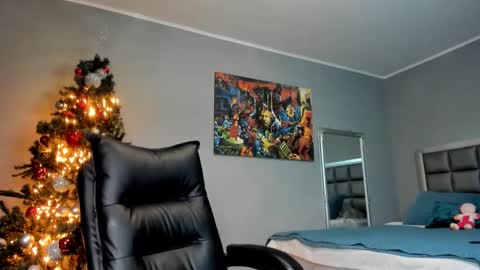 Alesyamuscledoll online show from 12-23-24, 08:03