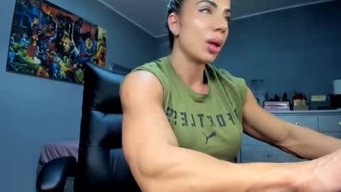 Alesyamuscledoll online show from 10-04-25, 05:11