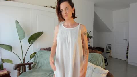 Alexandra Thorn online show from 12-01-25, 09:25