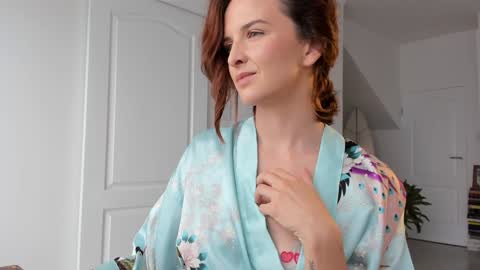 Alexandra Thorn online show from 03-06-26, 08:33