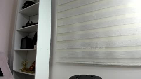 Ally  OFMissallydoll     . online show from 06-01-26, 11:01