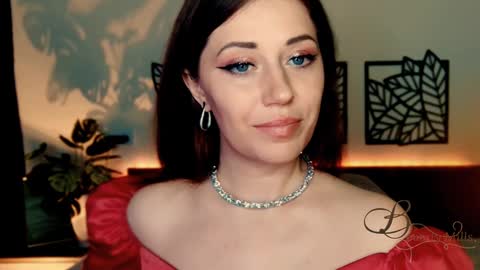 Snapshot of missbeverlymills chatting on 12-07-24, 05:20 The divine Beverly online show from 12-07-24, 05:20