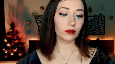 Snapshot of missbeverlymills chatting on 12-19-24, 06:23 The divine Beverly online show from 12-19-24, 06:23