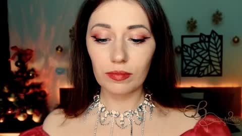 Snapshot of missbeverlymills chatting on 12-25-24, 05:15 The divine Beverly online show from 12-25-24, 05:15