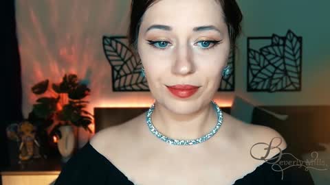 Snapshot of missbeverlymills chatting on 01-20-25, 05:06 The divine Beverly online show from 01-20-25, 05:06