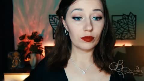 Snapshot of missbeverlymills chatting on 02-01-25, 07:34 The divine Beverly online show from 02-01-25, 07:34