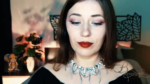 Snapshot of missbeverlymills chatting on 02-09-25, 04:29 The divine Beverly online show from 02-09-25, 04:29