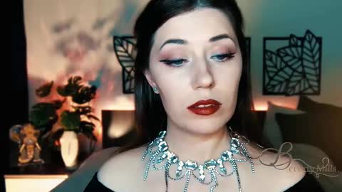 Snapshot of missbeverlymills chatting on 02-09-25, 07:30 The divine Beverly online show from 02-09-25, 07:30