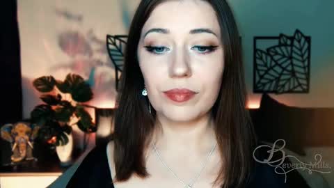 Snapshot of missbeverlymills chatting on 02-10-25, 05:52 The divine Beverly online show from 02-10-25, 05:52