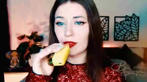 Snapshot of missbeverlymills chatting on 03-02-25, 08:38 The divine Beverly online show from 03-02-25, 08:38