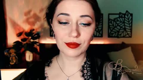 Snapshot of missbeverlymills chatting on 03-09-25, 07:05 The divine Beverly online show from 03-09-25, 07:05