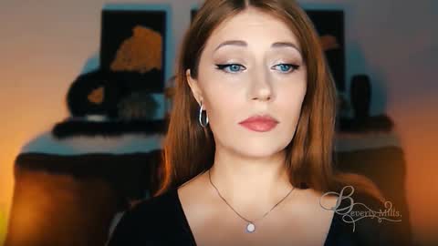 Snapshot of missbeverlymills chatting on 09-20-25, 06:09 The divine Beverly online show from 09-20-25, 06:09