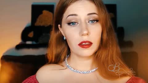 Snapshot of missbeverlymills chatting on 09-30-25, 10:48 The divine Beverly online show from 09-30-25, 10:48