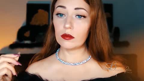 Snapshot of missbeverlymills chatting on 10-12-25, 06:12 The divine Beverly online show from 10-12-25, 06:12