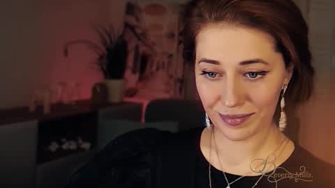 Snapshot of missbeverlymills chatting on 01-18-26, 07:39 The divine Beverly online show from 01-18-26, 07:39