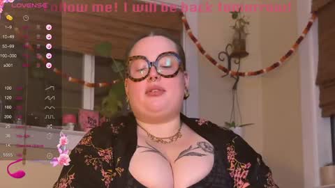 Snapshot of missbika chatting on 12-18-24, 02:10 Miss Bika online show from 12-18-24, 02:10