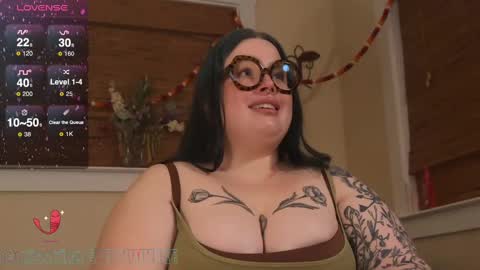 Snapshot of missbika chatting on 03-08-25, 08:22 Miss Bika online show from 03-08-25, 08:22