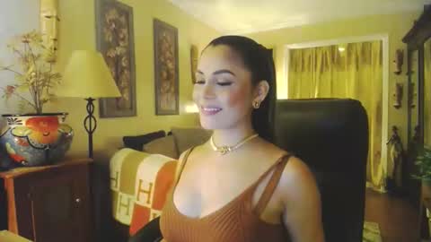 Snapshot of missbrownx chatting on 01-02-25, 10:01 Brownie -P online show from 01-02-25, 10:01