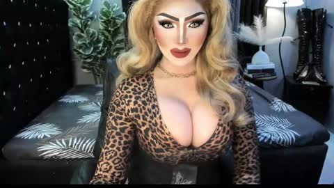 Snapshot of misschannel4sub chatting on 10-15-25, 06:08 PRIESTESS CHANNEL online show from 10-15-25, 06:08
