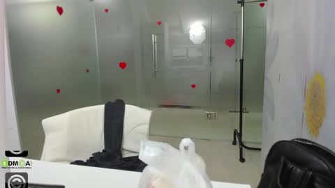 Snapshot of missdominna chatting on 05-27-26, 02:52 Miss Domina online show from 05-27-26, 02:52