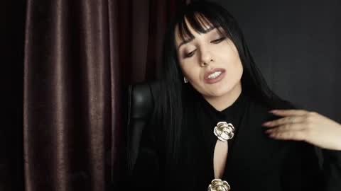 Snapshot of missdyaa chatting on 12-23-24, 03:50 Miss online show from 12-23-24, 03:50