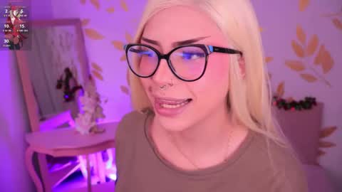 Snapshot of misselektra__ chatting on 12-18-25, 05:13 ELEKTRA online show from 12-18-25, 05:13