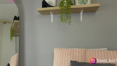 Yuliana online show from 10-16-25, 10:05