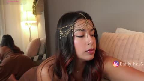 Snapshot of missemily_11 chatting on 05-15-26, 11:17 Yuliana online show from 05-15-26, 11:17