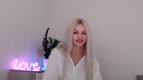 Snapshot of missemma1111 chatting on 12-01-24, 09:37 EMMA online show from 12-01-24, 09:37