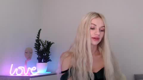 Snapshot of missemma1111 chatting on 01-03-25, 09:26 EMMA online show from 01-03-25, 09:26