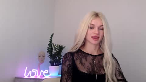 Snapshot of missemma1111 chatting on 01-04-25, 09:52 EMMA online show from 01-04-25, 09:52