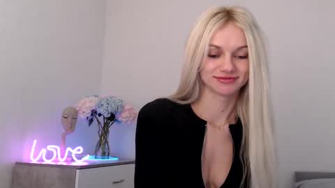 Snapshot of missemma1111 chatting on 01-15-25, 10:24 EMMA online show from 01-15-25, 10:24