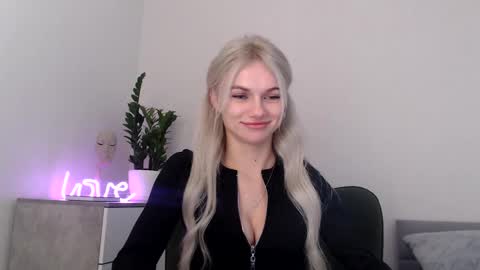 Snapshot of missemma1111 chatting on 02-01-25, 12:40 EMMA online show from 02-01-25, 12:40