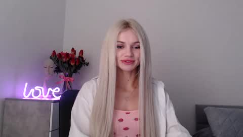 Snapshot of missemma1111 chatting on 02-07-25, 09:15 EMMA online show from 02-07-25, 09:15