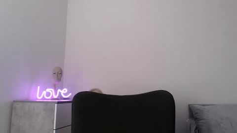 Snapshot of missemma1111 chatting on 09-08-25, 08:08 EMMA online show from 09-08-25, 08:08