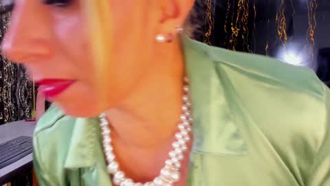 Snapshot of missescarleth chatting on 01-16-25, 05:32 Escarlet online show from 01-16-25, 05:32