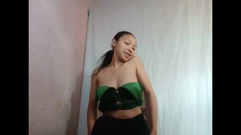 Snapshot of missfireangel chatting on 03-29-26, 12:16 MadagascarQueen online show from 03-29-26, 12:16