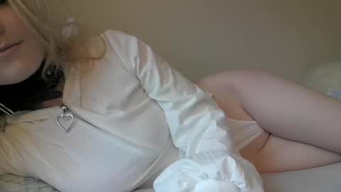 Snapshot of missflood chatting on 03-12-26, 12:44 missflood online show from 03-12-26, 12:44