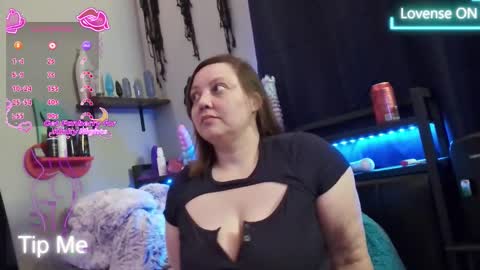 Snapshot of missfoxe12 chatting on 11-30-25, 10:14 missfoxe12 online show from 11-30-25, 10:14