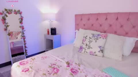 Melany Hiller online show from 02-11-26, 02:49