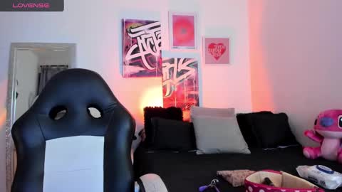 Annie online show from 03-08-25, 01:39