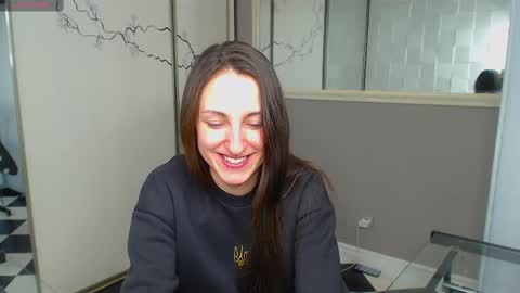 Snapshot of missis_sofiia chatting on 02-21-25, 01:22 Sofia online show from 02-21-25, 01:22